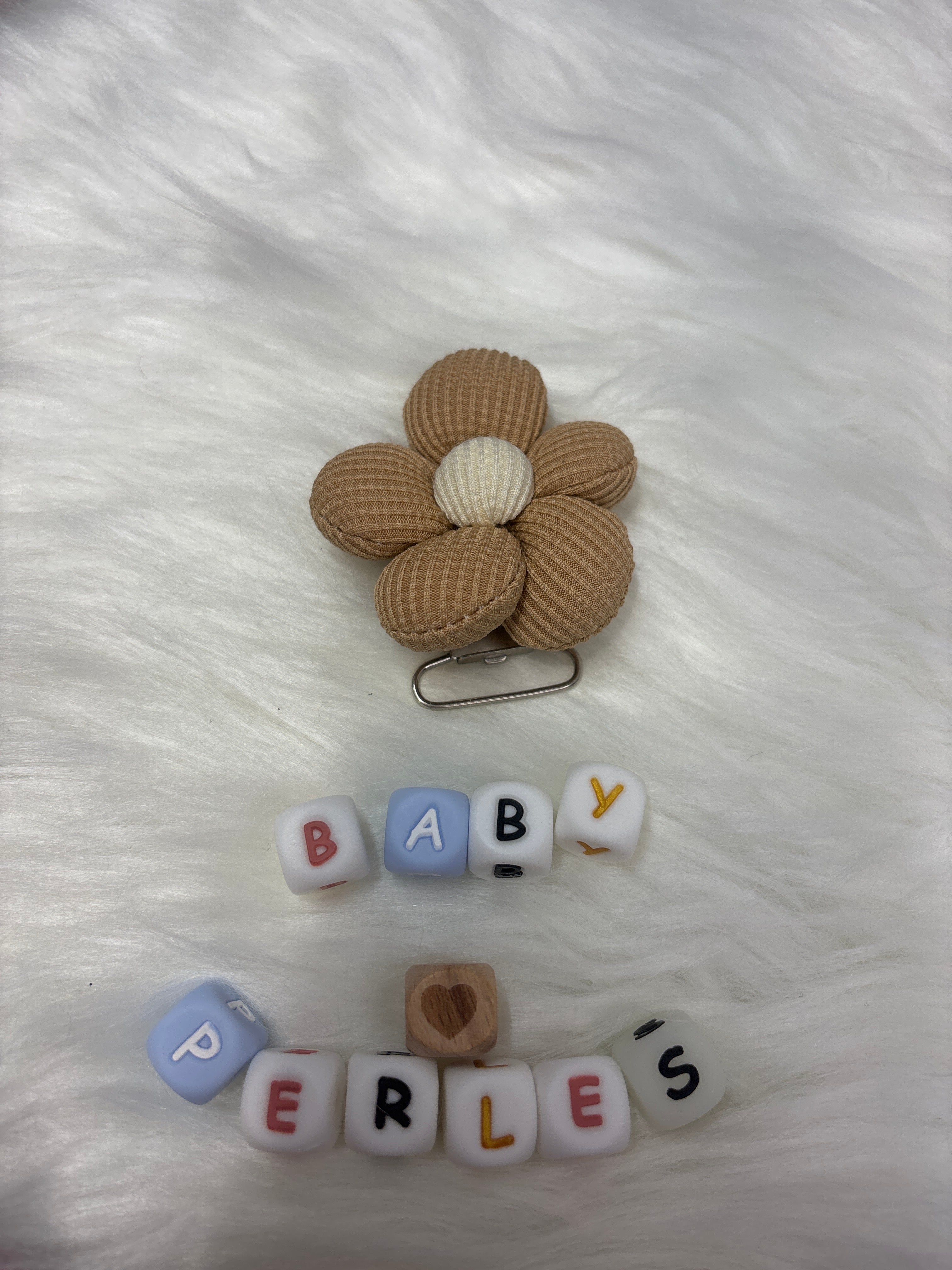 Clip fleur tissu marron