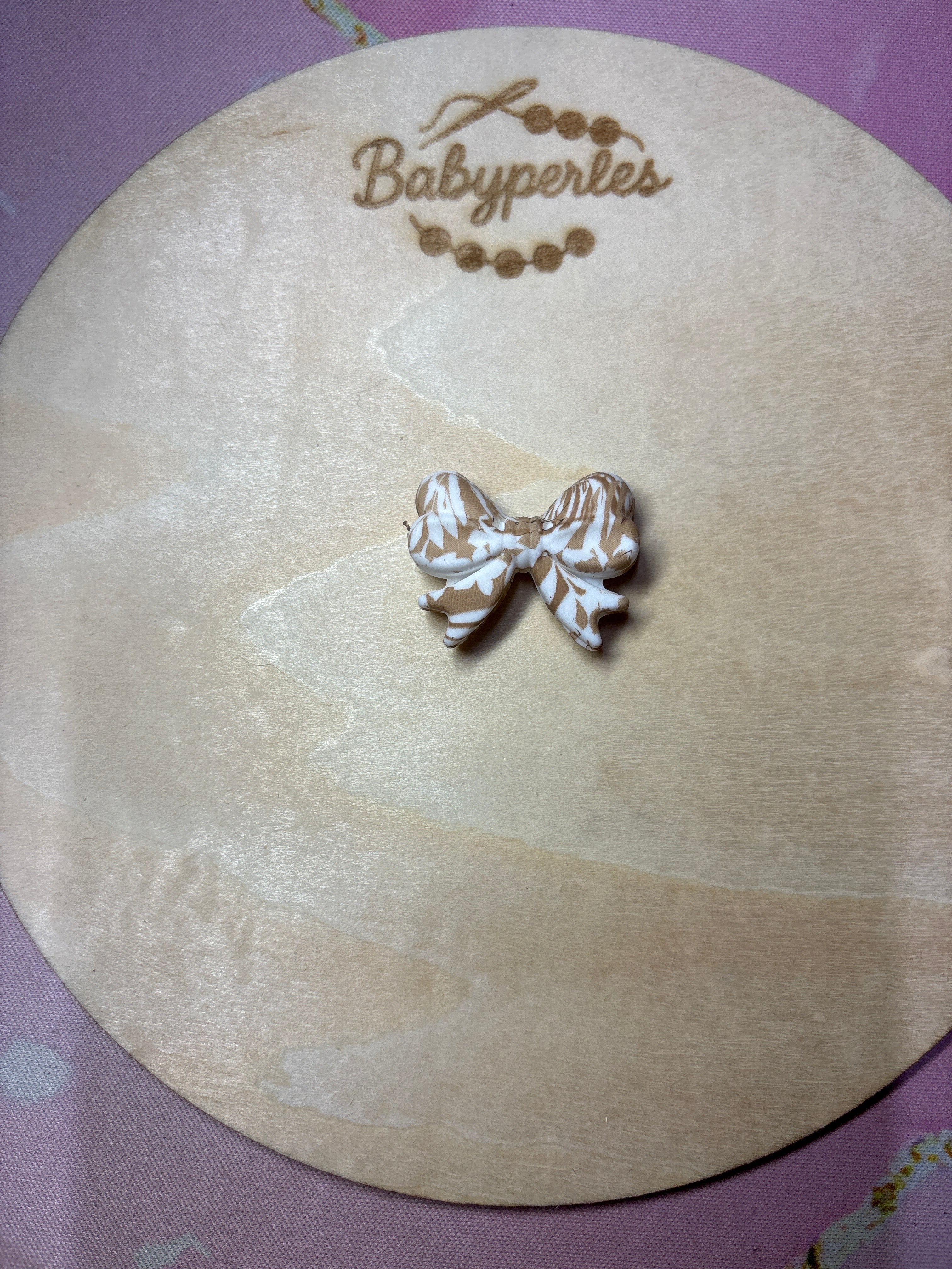 Noeud de papillon feuillage akram