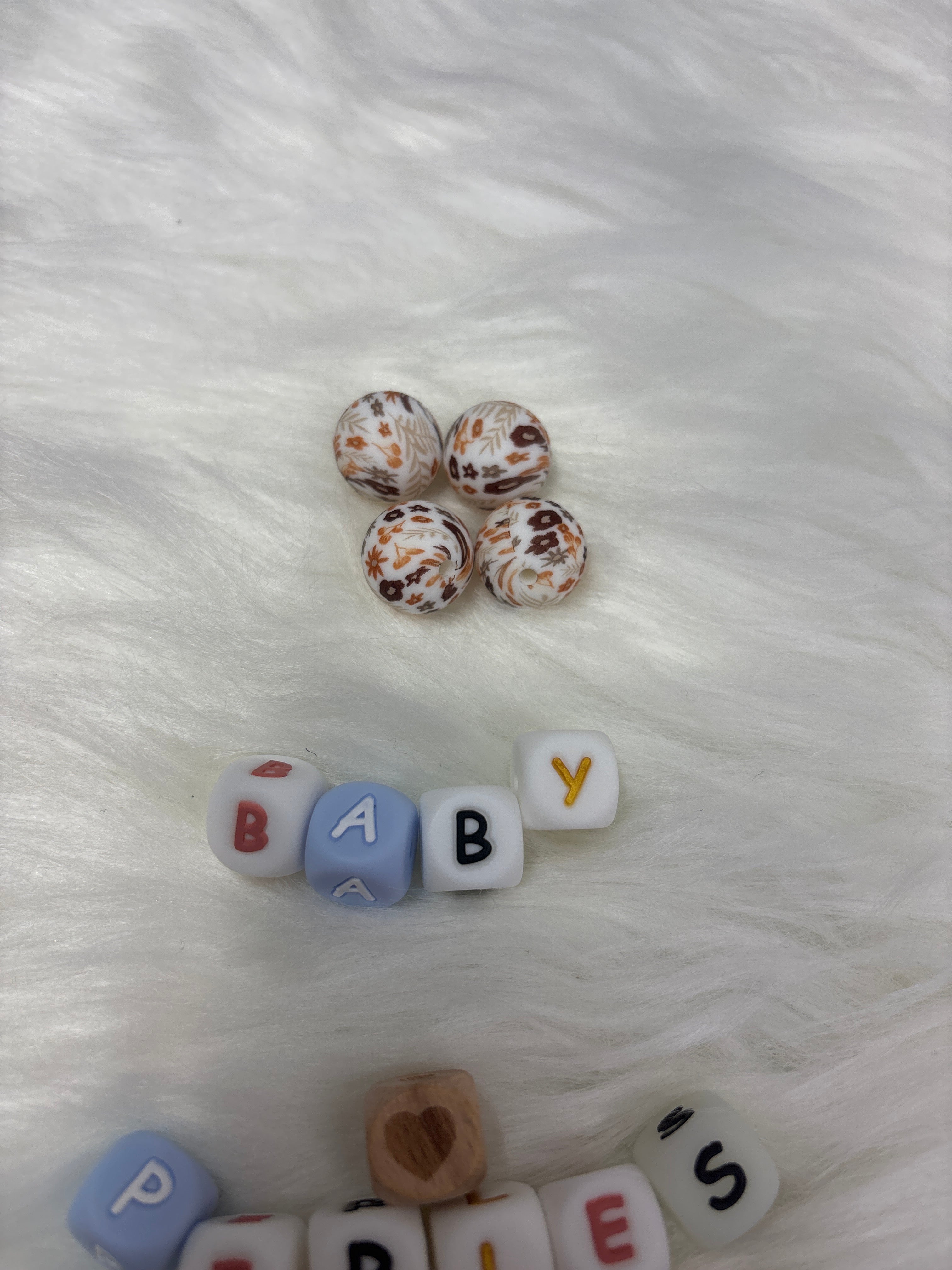 Perles fleuri marron 15 mm modèle 2
