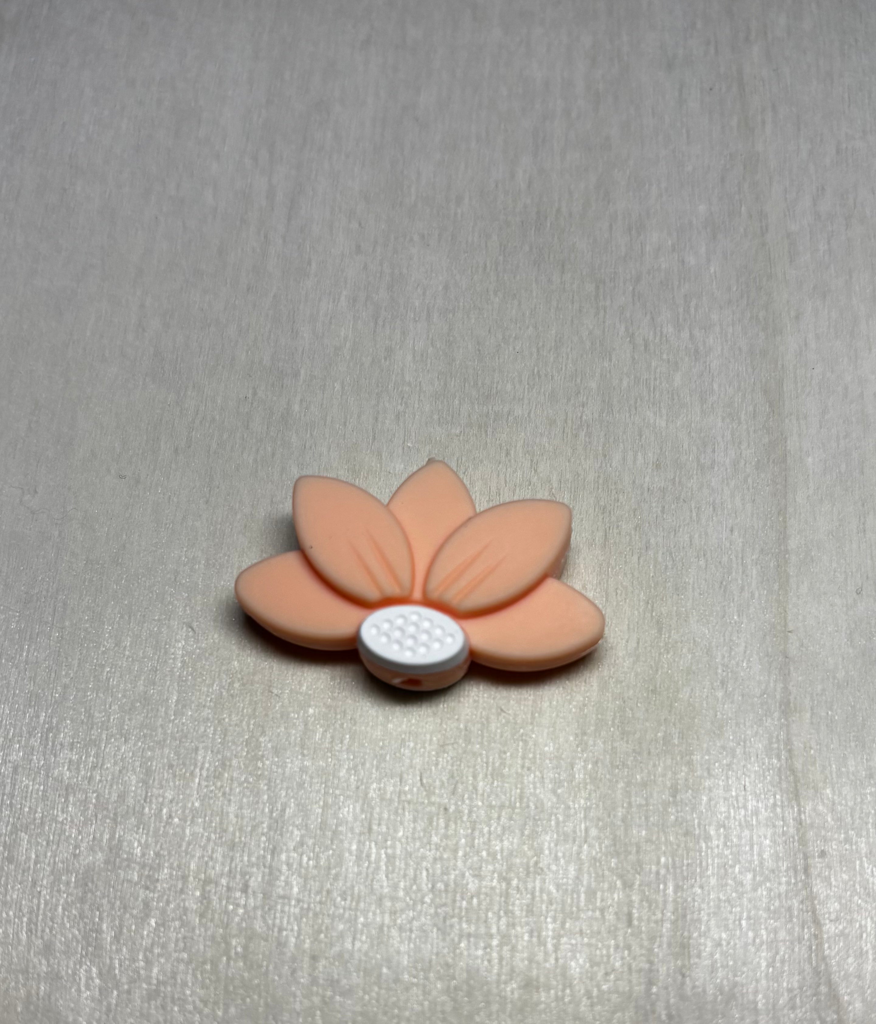 Fleur de lys couleur pêche