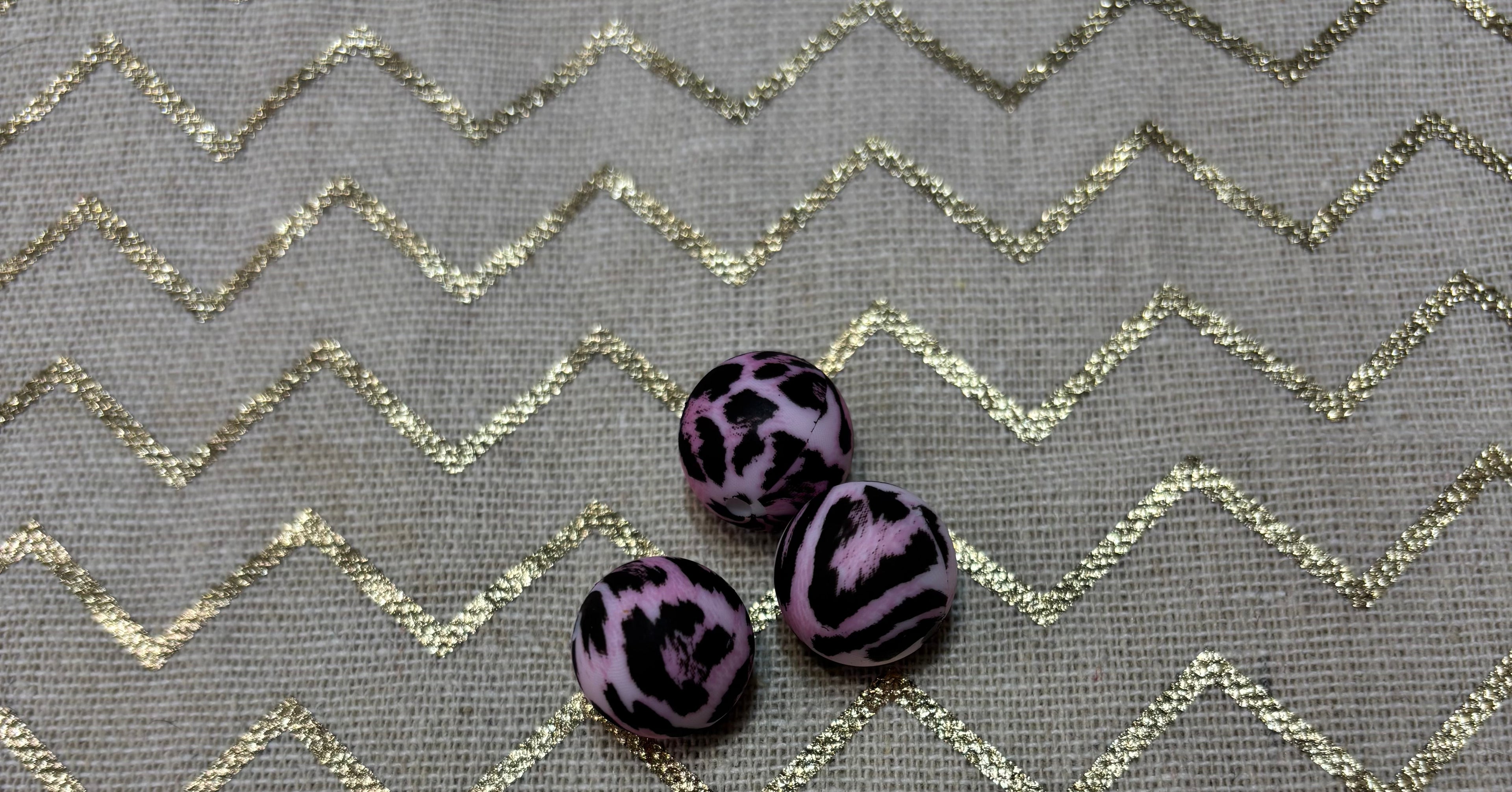 Perles léopard rose et noir 15mm