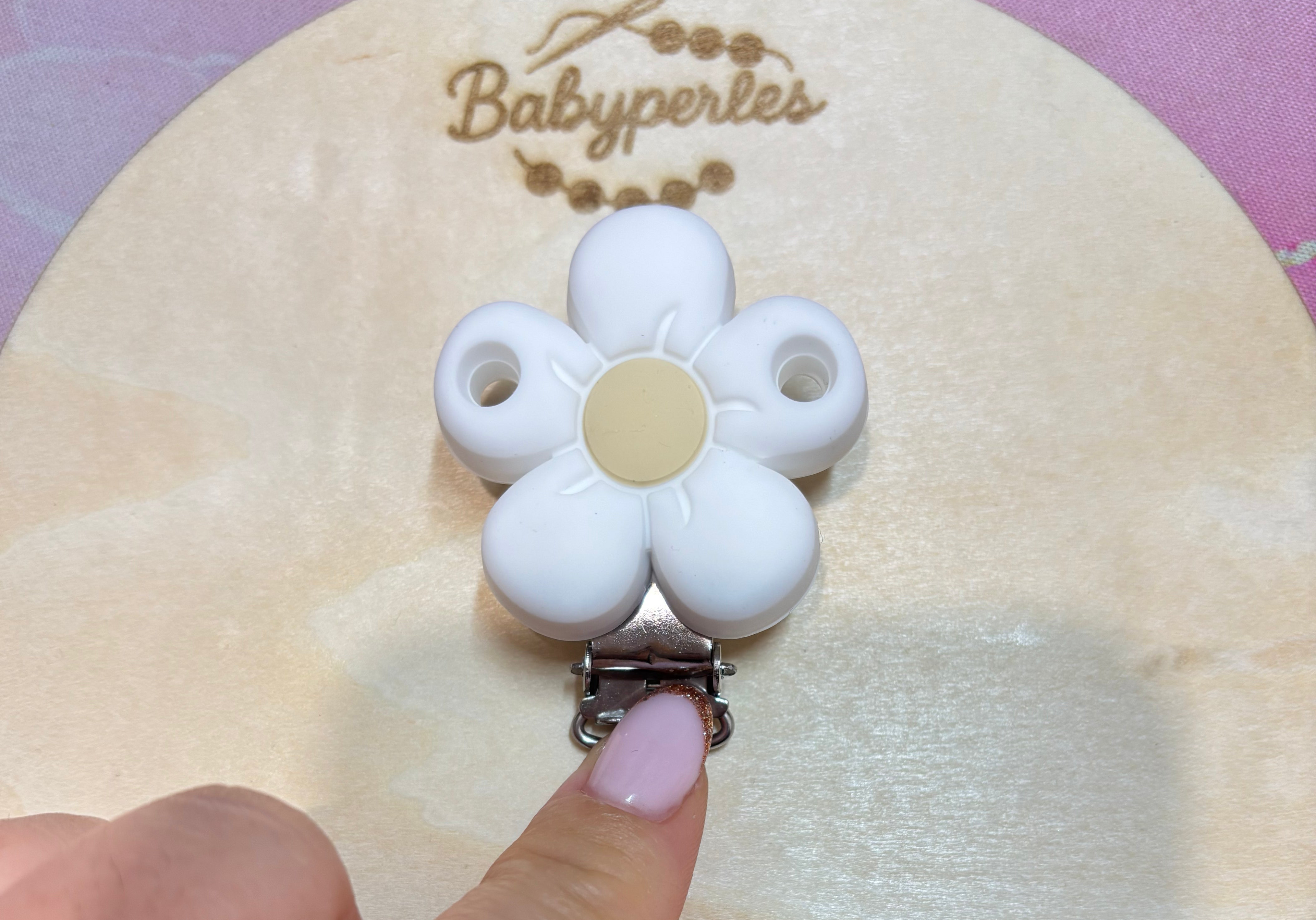 Clip fleur blanc beige