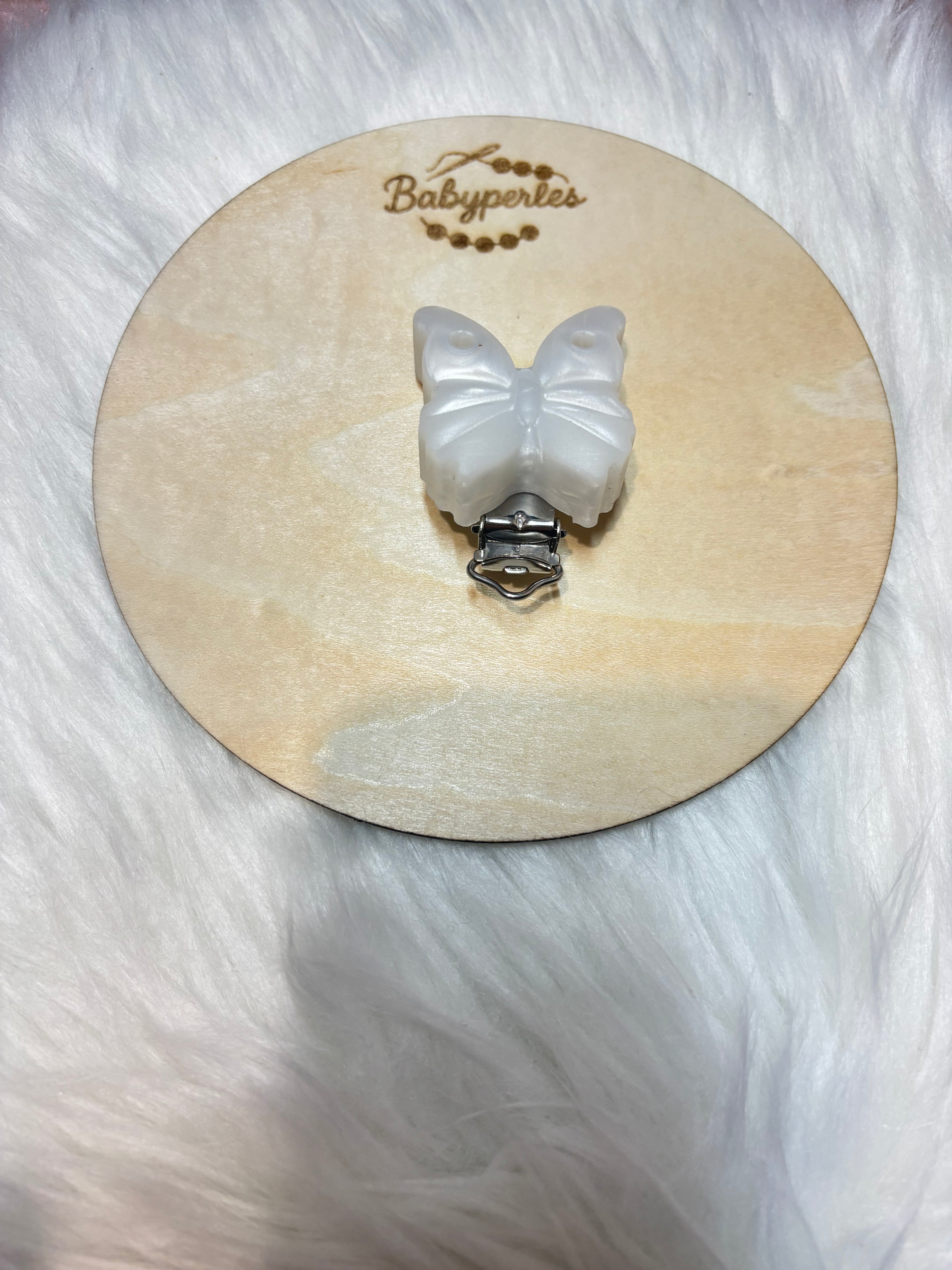 Clip papillon blanc nacré